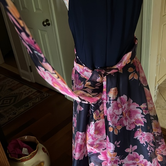 Eliza J. Gown - Picture 4 of 7